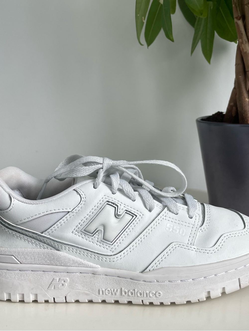 Women Size 7 New Balance 550
Triple White Shoes Boy Size 5.5
